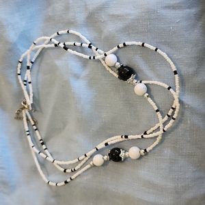 White and black bead necklace (2)